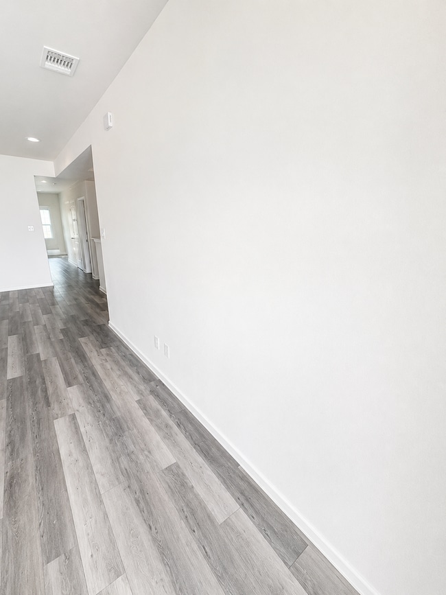Building Photo - 705 Kimble Dr