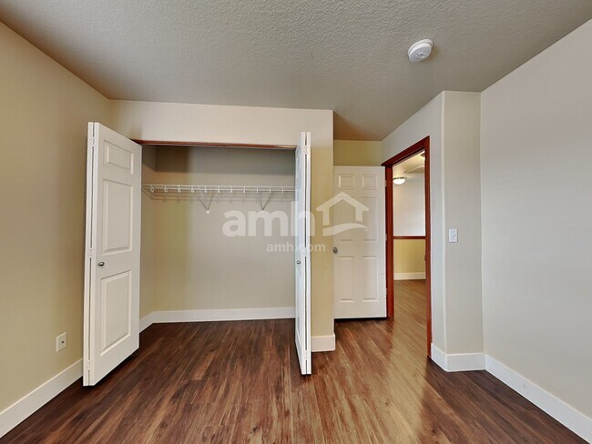 Building Photo - 1115 SE Rollins Ave