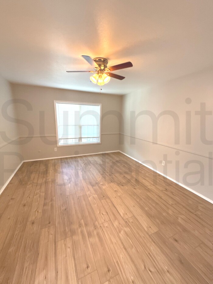 Building Photo - 6076 Dooley Dr