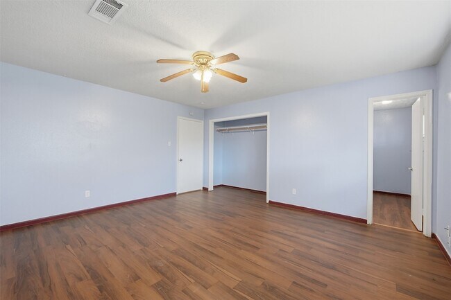 Building Photo - 7015 Pella Dr