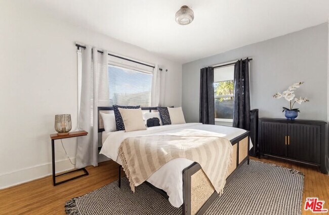 Building Photo - 736 Redondo Ave