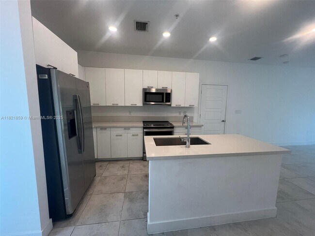 Building Photo - 4636 NW 84th Ave