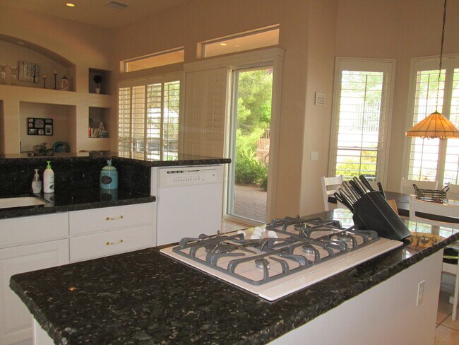 Building Photo - 5745 E Sunset Point Dr
