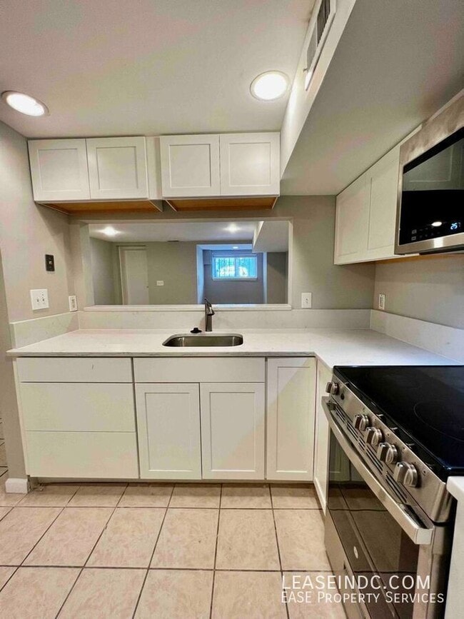 Building Photo - 1016 11th St NE