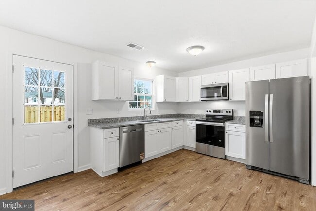 Building Photo - 233 Nottoway Dr