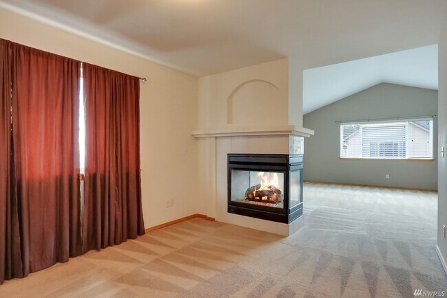Building Photo - Beautiful home on corner lot!