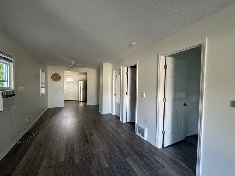 Building Photo - 2115 Oakwood Ave NE