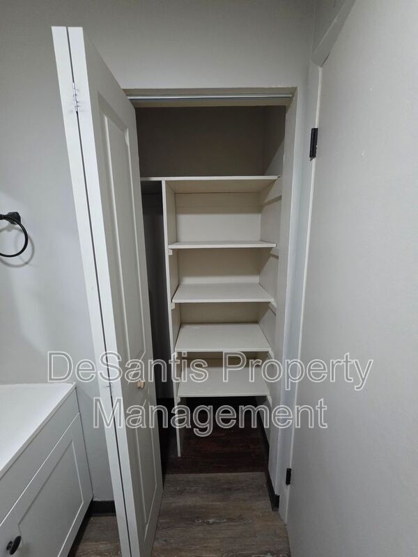 Building Photo - 404 Lunar Ln