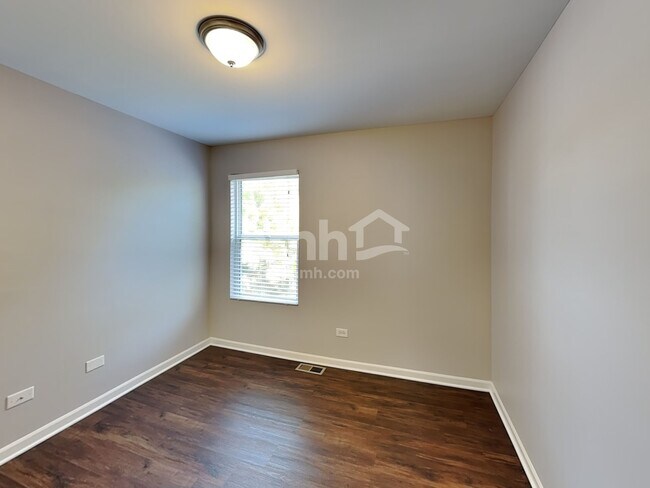 Building Photo - 5301 Meadowbrook St