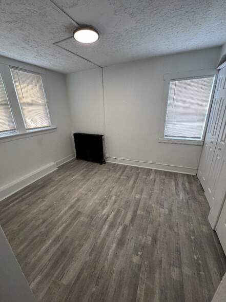 Building Photo - 4328 Northcote Ave