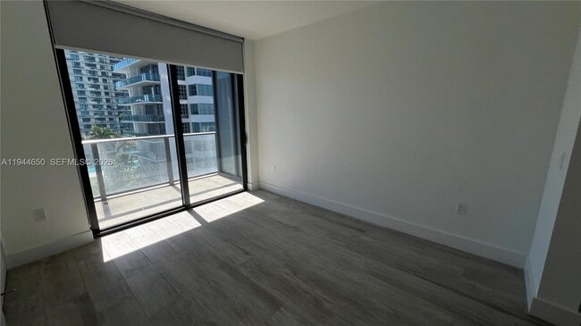 Building Photo - 121 NE 34th St