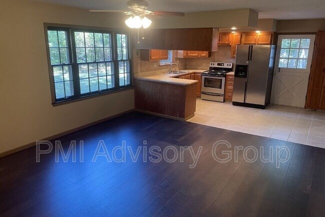 Building Photo - 2213 SE Davies St