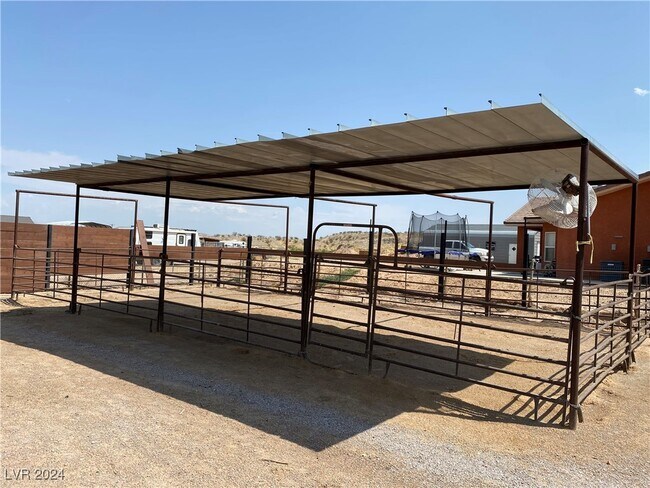 Building Photo - 1005 E McKnight Ave