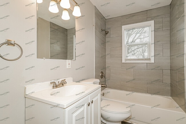 Building Photo - 2007 Huntington Ave