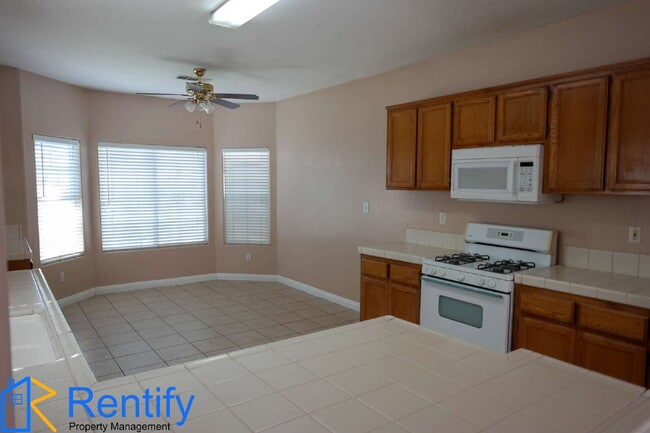 Building Photo - Cute 3/2 SW home in a Cul-de-Sac.