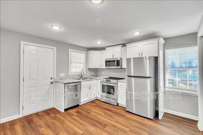 Building Photo - 1024 W 39th St