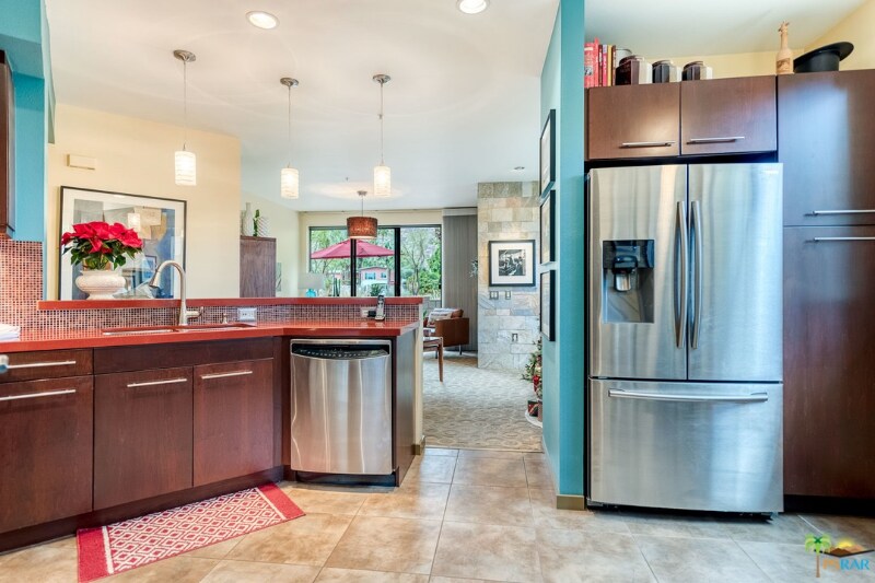 Building Photo - 820 E Palm Canyon Dr