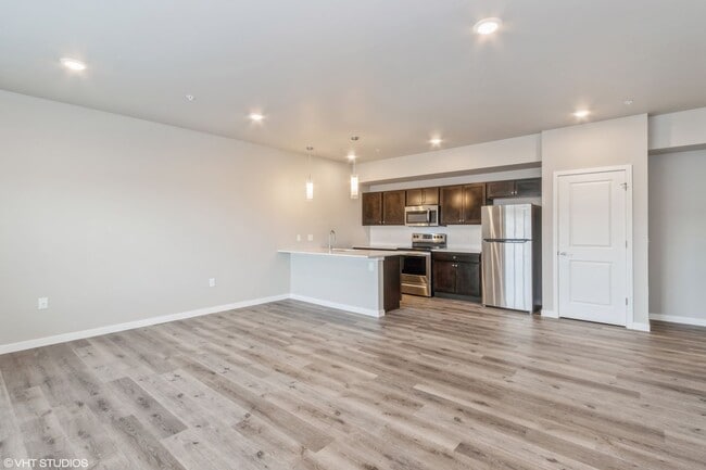 Building Photo - Big Ben Townhomes | Modern Living with Everyday Convenience