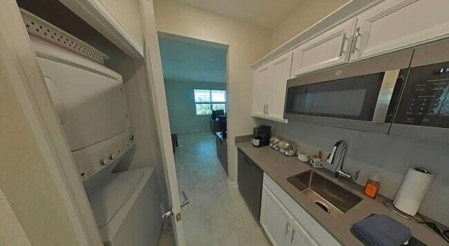 Building Photo - Magnetite Loop