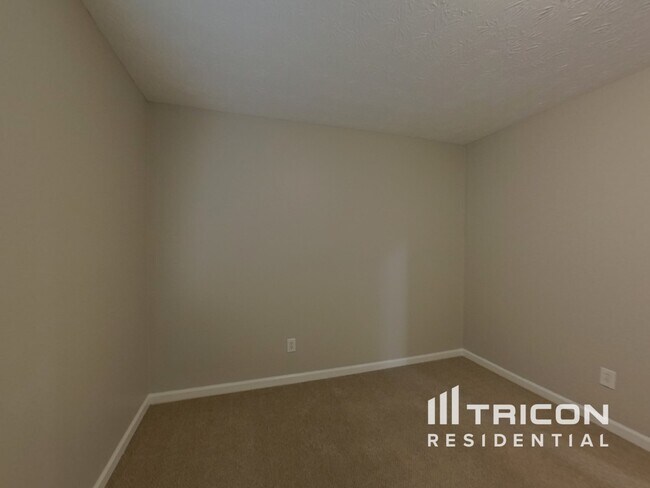 Building Photo - 38 Springbottom Dr SE