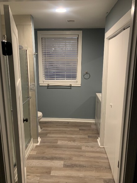 Building Photo - 2000 Carnes Ave