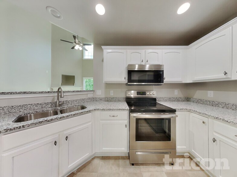 Building Photo - 910 Statler Dr