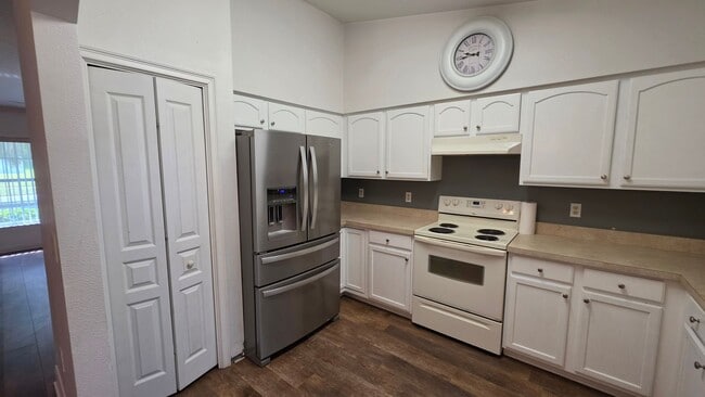 Building Photo - 3 Bed, 2 Bath, 2 Car garage in The Groves at Baytree Community