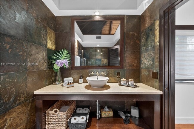 Building Photo - 14 W San Marino Dr