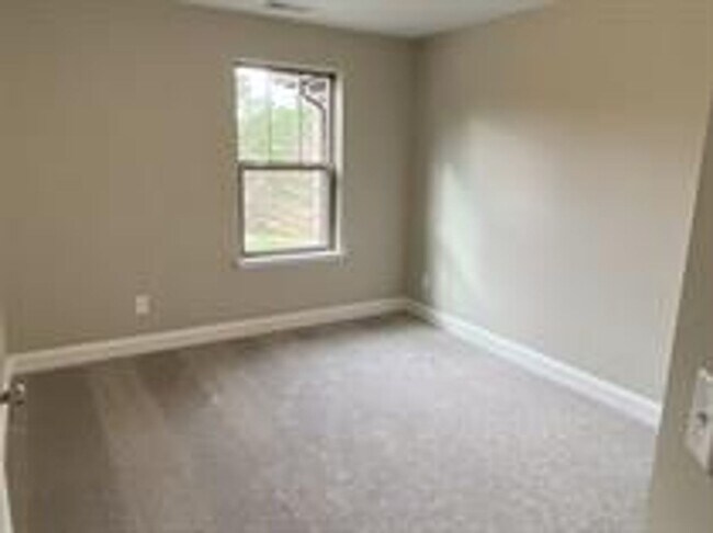Building Photo - 247 Claremont Ct