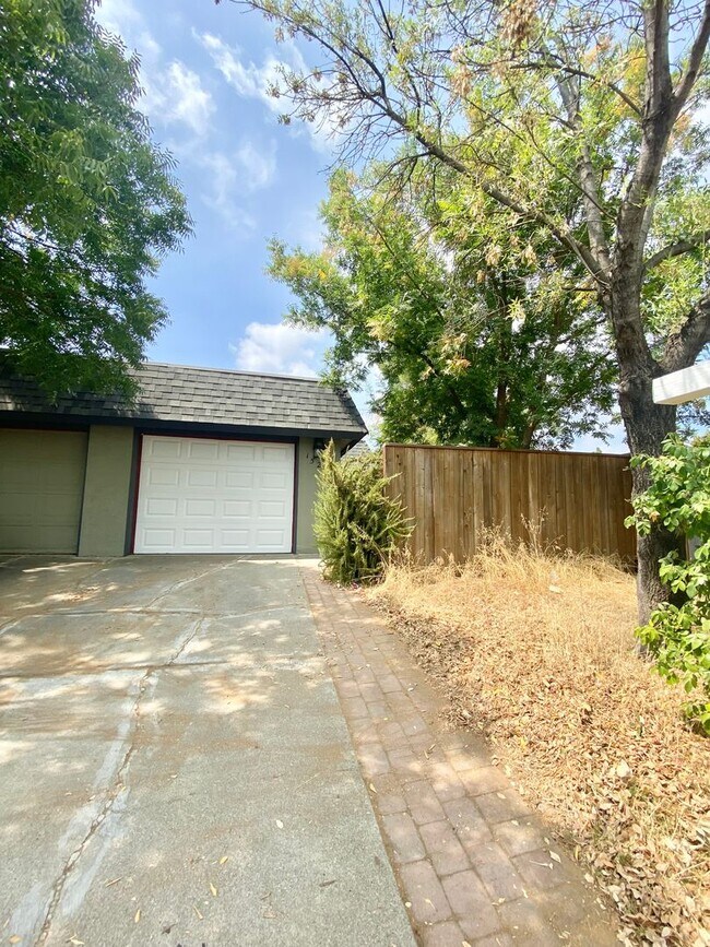 Building Photo - Charming 3 Bed 1 Bath Single Story Home - Great Location!