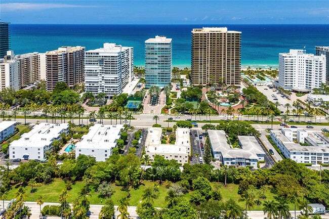 Building Photo - 9940 Collins Ave