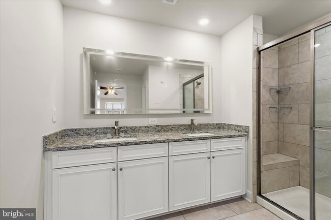 Building Photo - 304 Sweetbay Rd