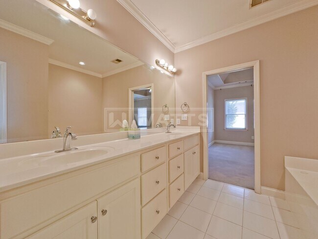 Building Photo - Spacious 3-Bed, 2-Bath Riverchase Garden Home