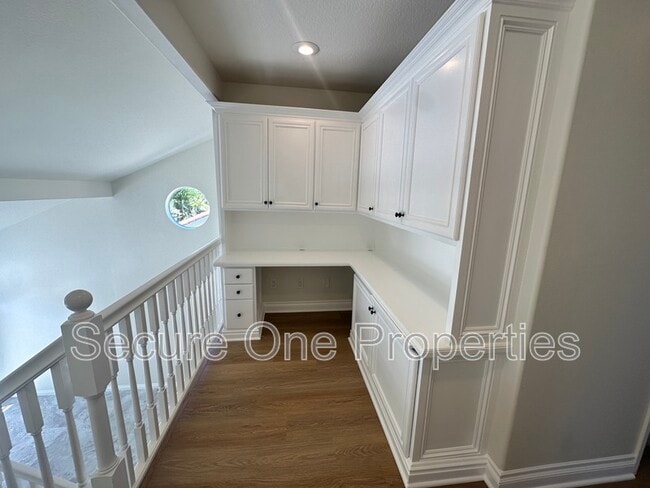Building Photo - 1740 Amarelle St