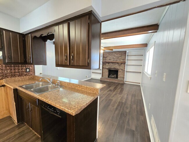 Building Photo - Brick Ranch in the heart of Jeffersontown! Featuring hardwood styled floors, 3 Bedrooms, 1.5 Bath...