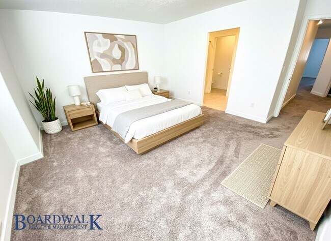 Building Photo - Beautiful 4 bedroom Townhome in West Valley!