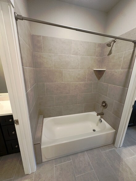 upstairs bath - 1088 S High Ridge Rd