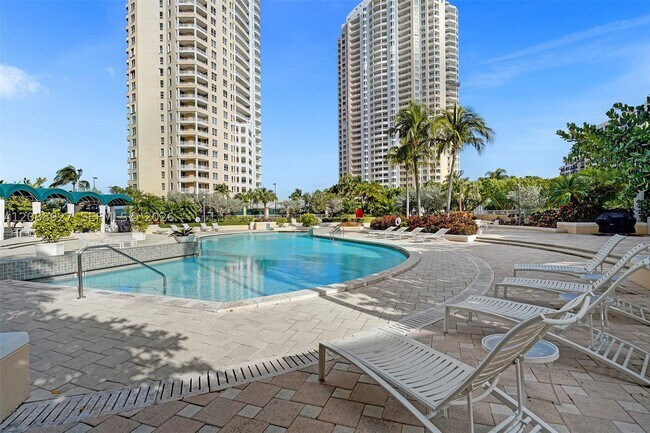 Building Photo - 888 Brickell Key Dr