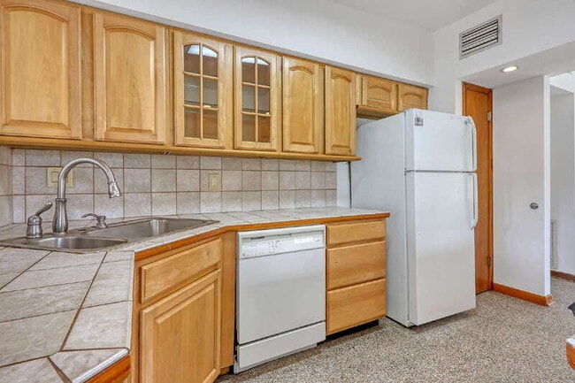 Building Photo - 184 S 5th St