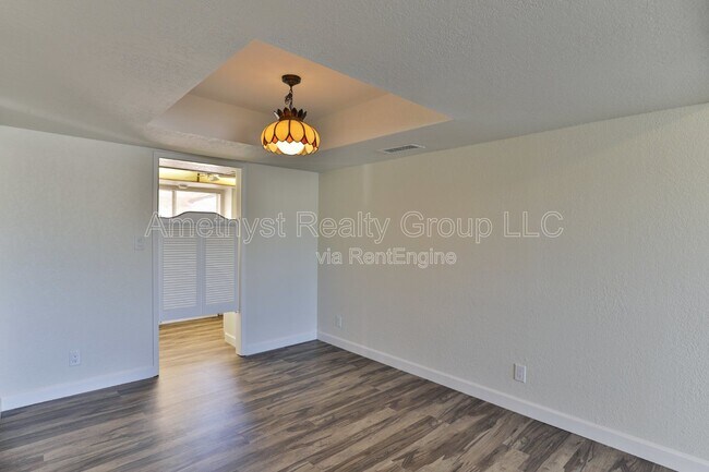 Building Photo - 4419 W Shaw Butte Dr