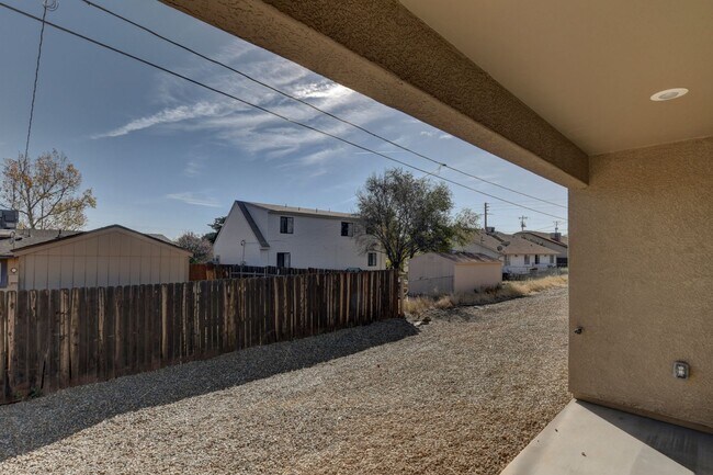 Building Photo - 3027 N Corrine Dr