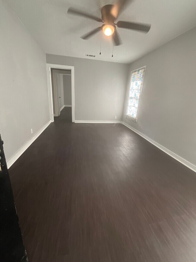 Building Photo - Shreveport Housing