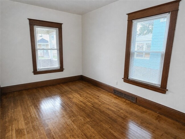 Building Photo - 52 Winterroth St