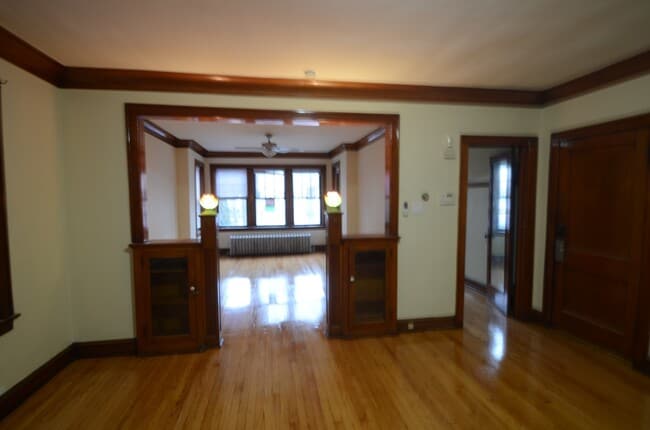 Building Photo - 3354 S Lituanica Ave