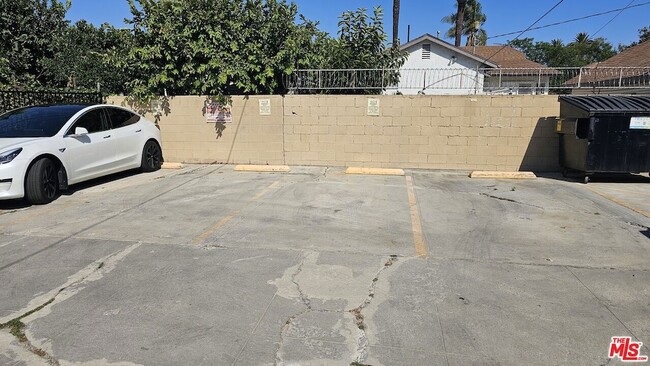 Building Photo - 1022 S Norton Ave