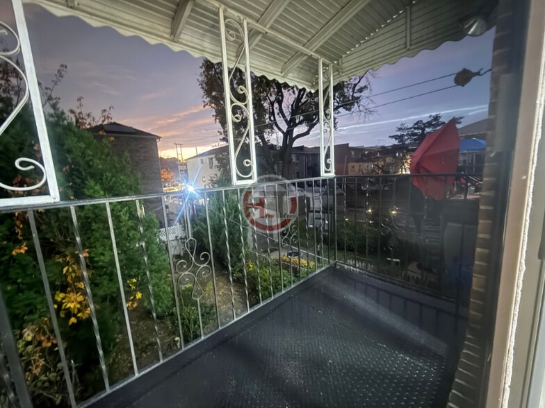 Building Photo - 237 Davis Ave