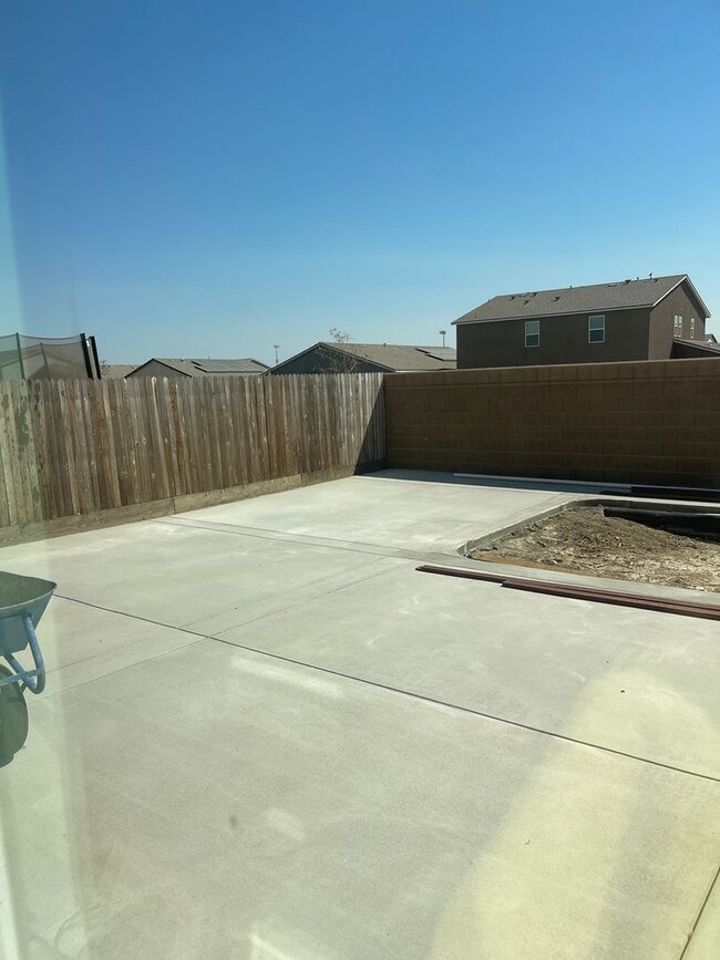 Building Photo - 4-Bedroom, 2.5-Bath Corner Home