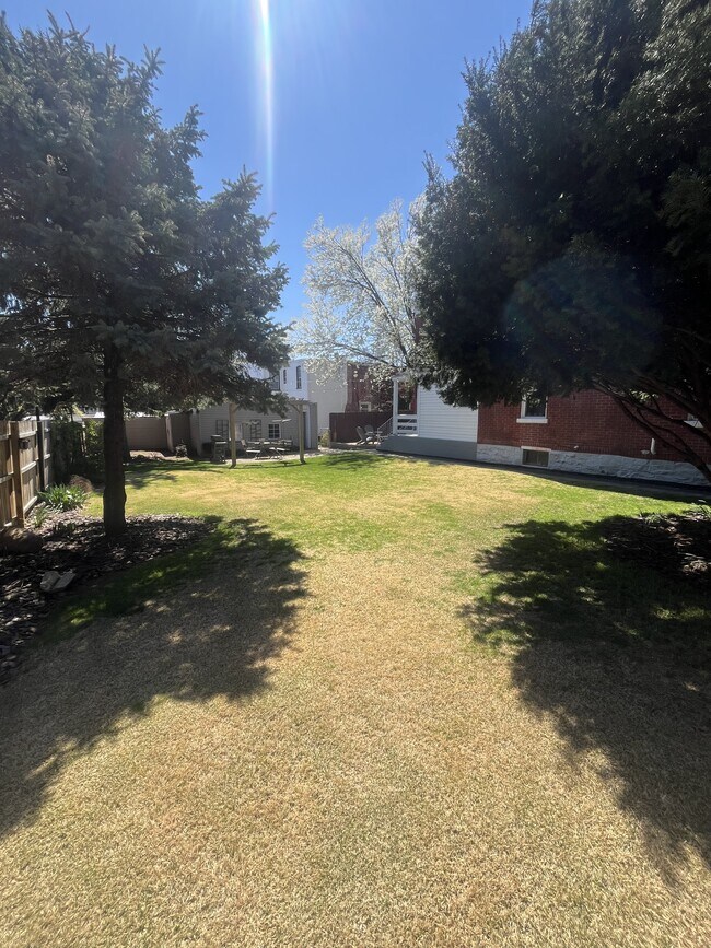 Building Photo - 220 E Liberty St