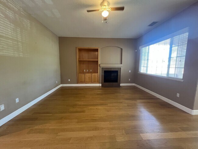 Building Photo - Fantastic Former Model Home in a 55+ El Dorado Hills Community!