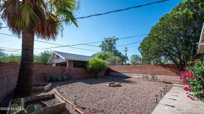 Building Photo - 1732 N Campbell Ave